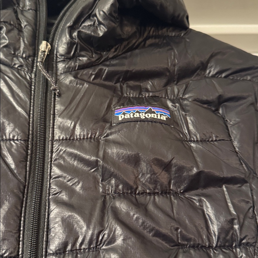 Patagonia Packable Hooded Jacket - Picture 3 of 4